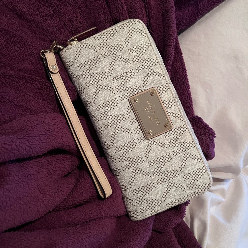 Vintage - Michael Kors Cream Wristlet with Gold Accents